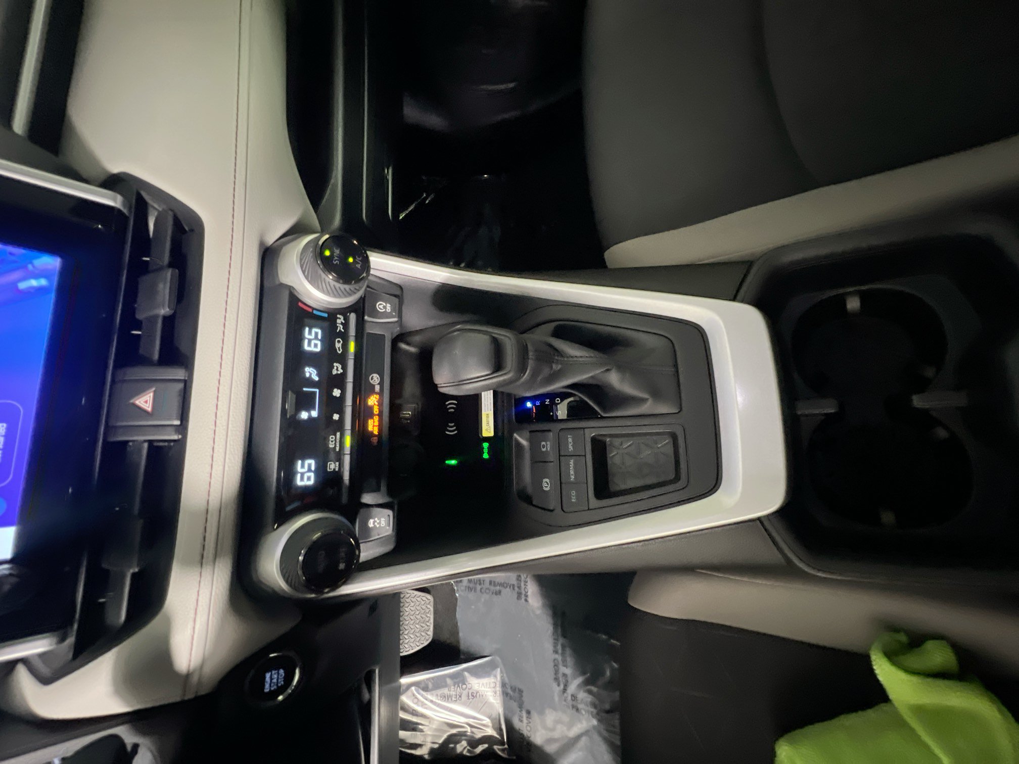 Used 2024 Toyota RAV4 XLE w/ Convenience Package FWD image 25