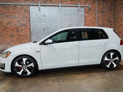 Used 2015 Volkswagen GTI S FWD image 9