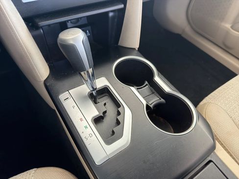 Used 2014 Toyota Camry LE FWD image 29