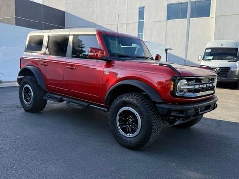 Used 2024 Ford Bronco Outer Banks w/ Sasquatch Package AWD/4WD image 9