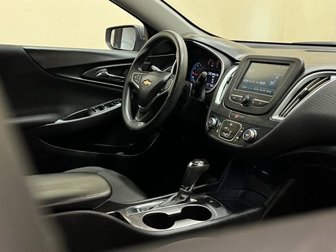 Used 2018 Chevrolet Malibu LS FWD image 15