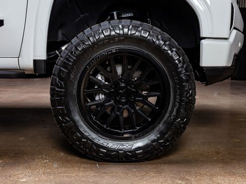 Used 2024 GMC Sierra 1500 AT4 w/ Technology Package image 12