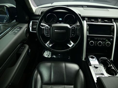 Used 2017 Land Rover Discovery HSE image 2