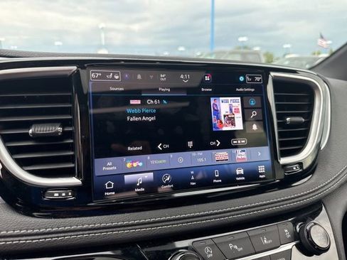 Used 2026 Chrysler Pacifica Limited FWD image 21