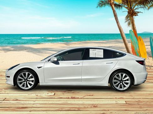 Used 2019 Tesla Model 3 Mid Range RWD image 3