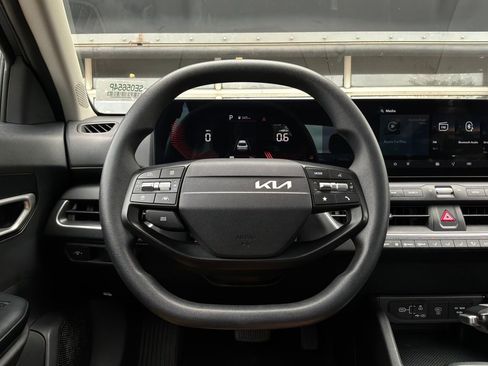Used 2025 Kia K4 FWD image 32