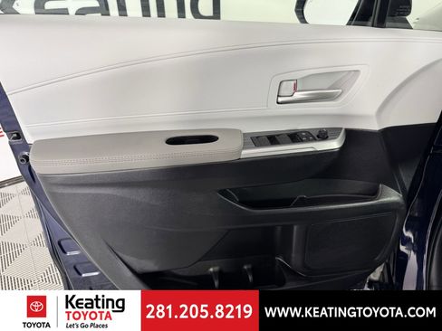 Certified 2025 Toyota Sienna XLE image 13