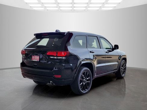 Used 2019 Jeep Grand Cherokee Altitude image 5