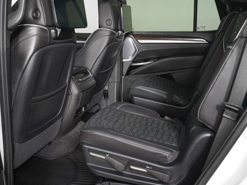 Used 2025 Cadillac Escalade Sport Platinum w/ LPO, ONYX Package AWD/4WD image 15