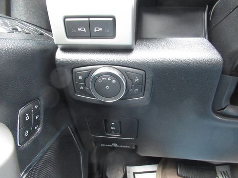 Used 2019 Ford F350 Lariat image 25