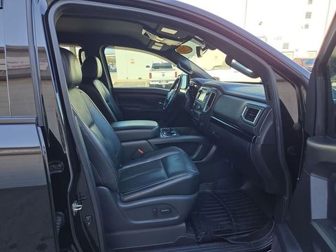 Used 2018 Nissan Titan SL w/ Midnight Edition image 28