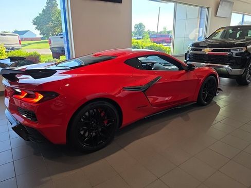 Used 2025 Chevrolet Corvette Z06 w/ Stealth Interior Trim Package RWD image 5