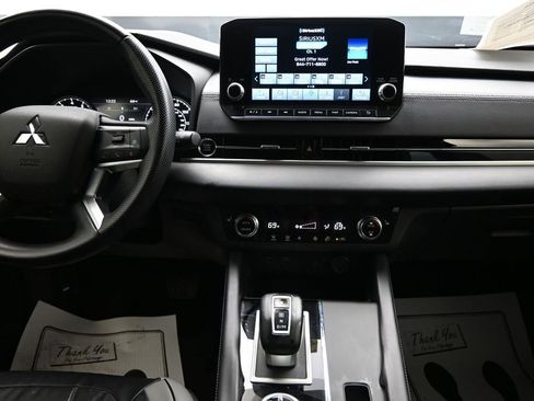 Used 2022 Mitsubishi Outlander SE FWD image 16