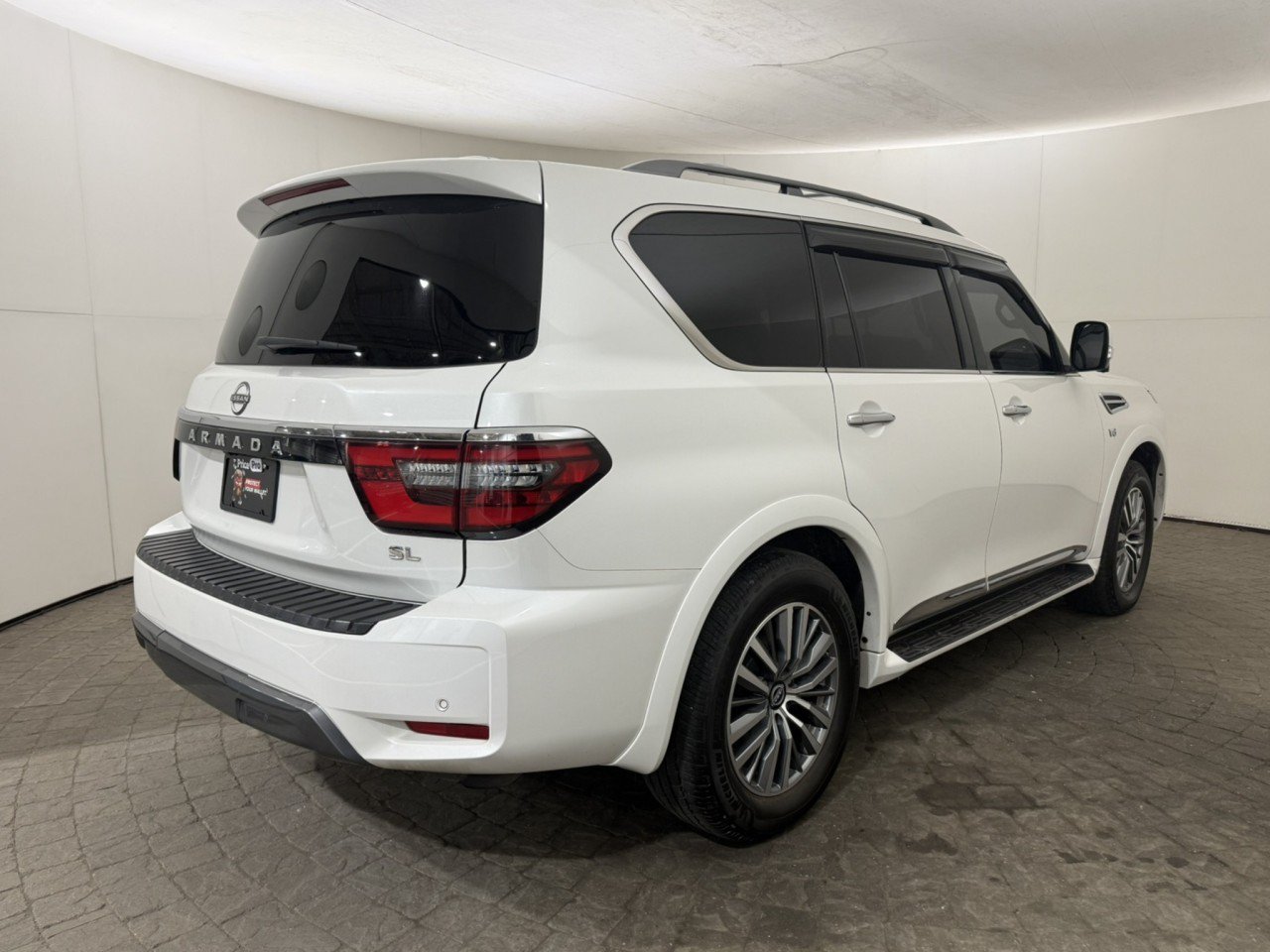 Used 2021 Nissan Armada SL w/ Captain's Chairs Package AWD/4WD image 9