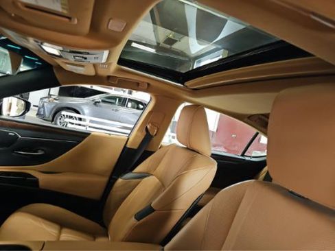 Used 2023 Lexus ES 300h w/ Accessory Package (Z1) FWD image 8