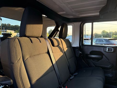 Used 2018 Jeep Wrangler Unlimited Sport S AWD/4WD image 27
