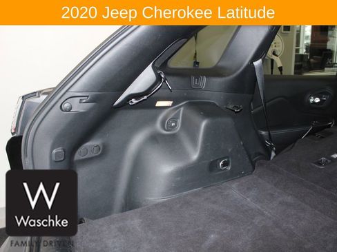 Used 2020 Jeep Cherokee Latitude w/ Cold Weather Group image 20