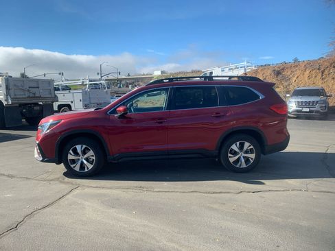 Used 2024 Subaru Ascent Premium w/ Convenience Package image 8