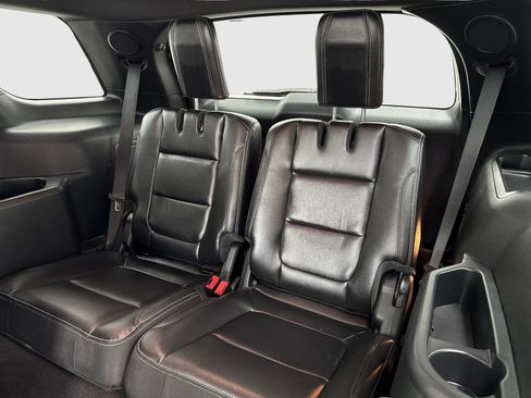 Used 2018 Ford Explorer Limited w/ Ford Safe & Smart Package FWD image 42