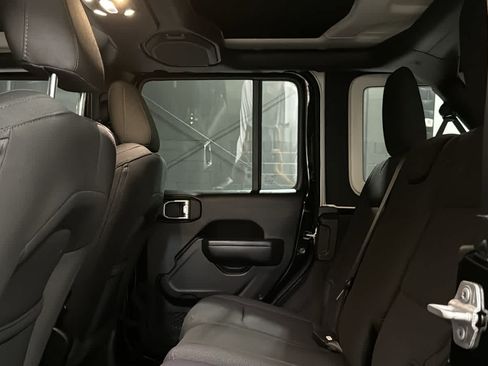 Used 2022 Jeep Wrangler Unlimited Sport AWD/4WD image 25