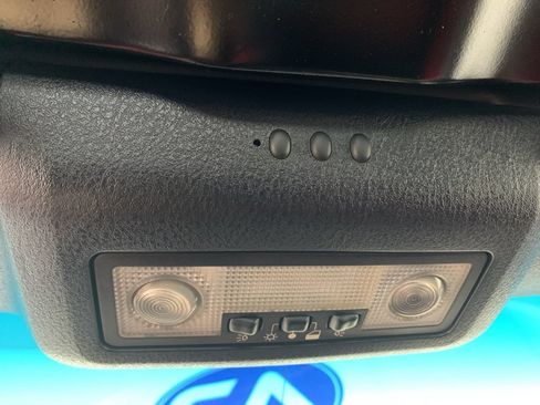 Used 2004 Ford Thunderbird image 27