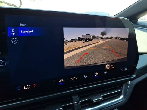 Used 2026 Chevrolet Equinox EV LT FWD image 29