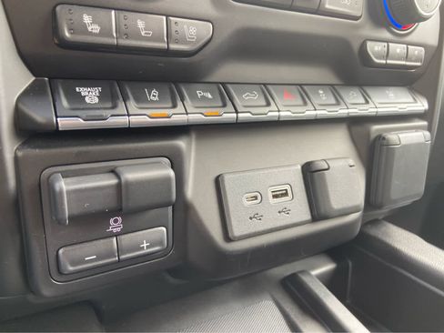 Used 2022 Chevrolet Silverado 2500 High Country AWD/4WD image 36