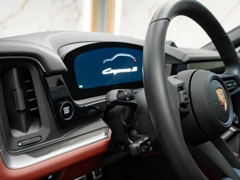 Used 2025 Porsche Cayenne S image 20