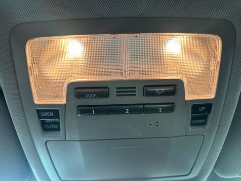 Used 2018 Toyota Highlander XLE AWD/4WD image 20