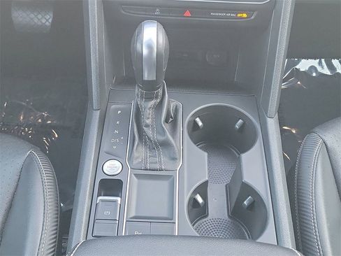 Used 2021 Volkswagen Atlas Cross Sport SE image 20