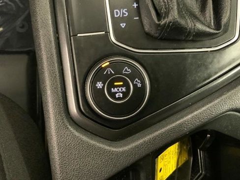 Used 2019 Volkswagen Tiguan SEL Premium AWD/4WD image 16