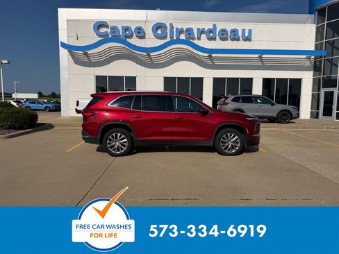 Used 2025 Buick Enclave Preferred AWD/4WD image 1