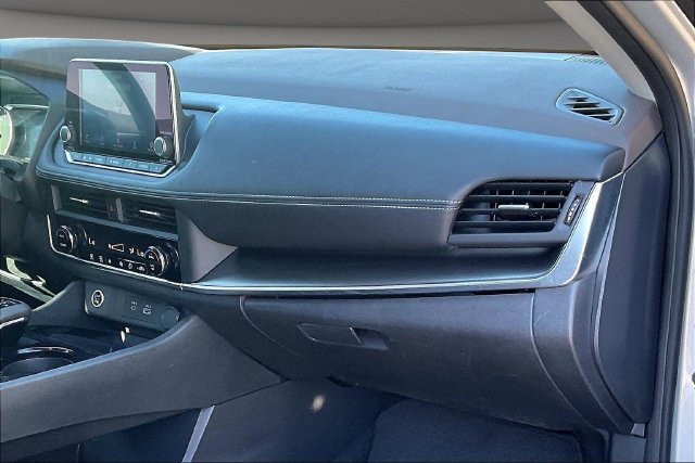 Used 2023 Nissan Rogue SV FWD image 15