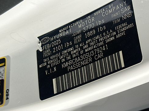 Used 2025 Hyundai Venue SEL image 12