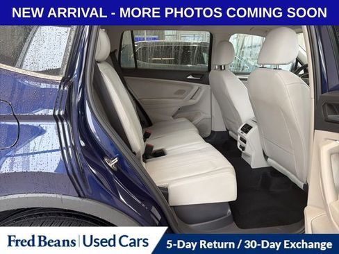 Used 2022 Volkswagen Tiguan SE w/ Panoramic Sunroof Package image 7