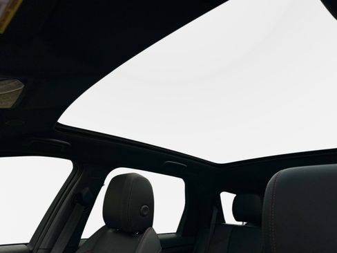 Used 2023 Land Rover Discovery Sport SE R-Dynamic image 20