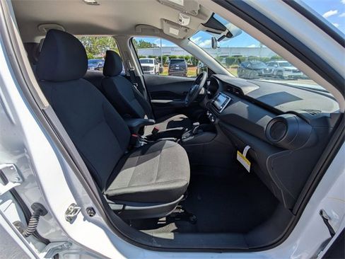 New 2025 Nissan Kicks Play S image 27