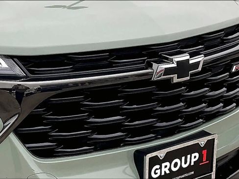 Used 2024 Chevrolet Trax RS FWD image 29
