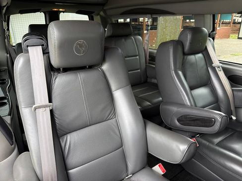 Used 2018 GMC Savana 3500 Extended RWD image 30