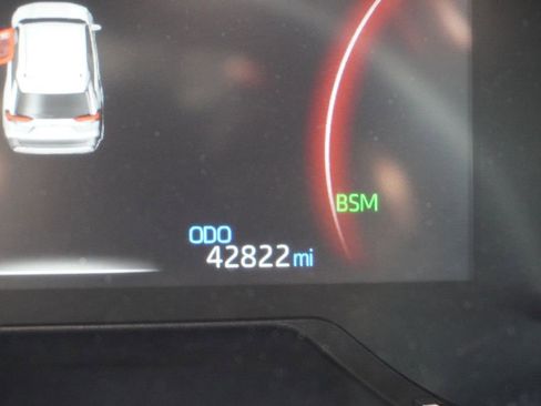 Used 2025 Toyota RAV4 XLE w/ Convenience Package AWD/4WD image 4