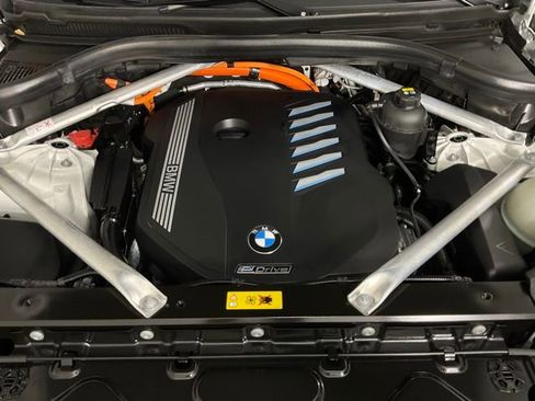 Used 2022 BMW X5 xDrive45e w/ Executive Package image 9
