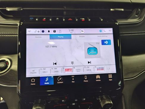 Used 2022 Jeep Grand Cherokee Overland AWD/4WD image 18