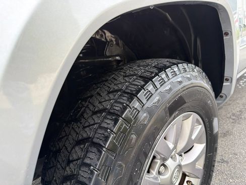 Used 2017 Toyota Tacoma SR5 w/ Tow Package AWD/4WD image 11