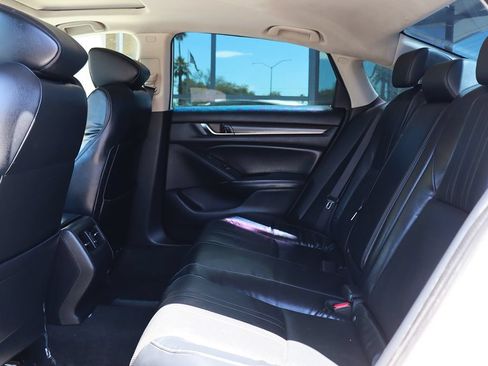 Used 2018 Honda Accord Touring image 30