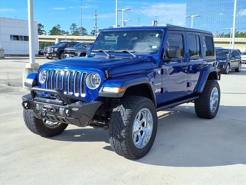 Used 2019 Jeep Wrangler Unlimited Sahara image 2