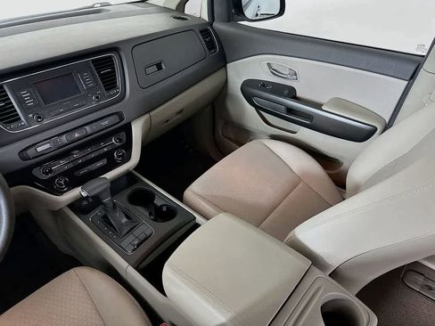 Used 2018 Kia Sedona L FWD image 10