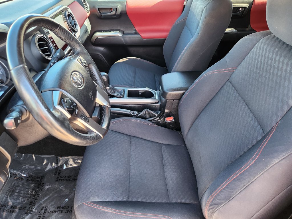 Used 2021 Toyota Tacoma SR5 AWD/4WD image 4