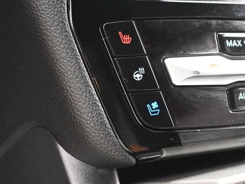 Used 2022 Ford Explorer Limited w/ Equipment Group 301A AWD/4WD image 14