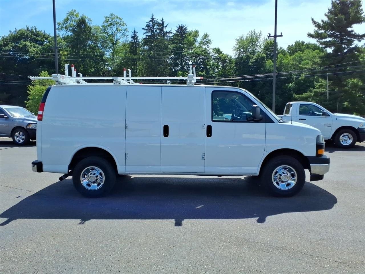 Used 2022 Chevrolet Express 2500 w/ Driver Convenience Package RWD image 4