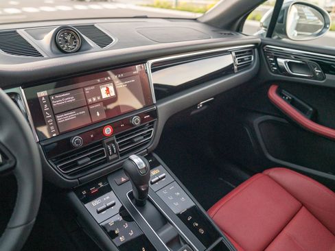 Certified 2026 Porsche Macan Turbo AWD/4WD image 16